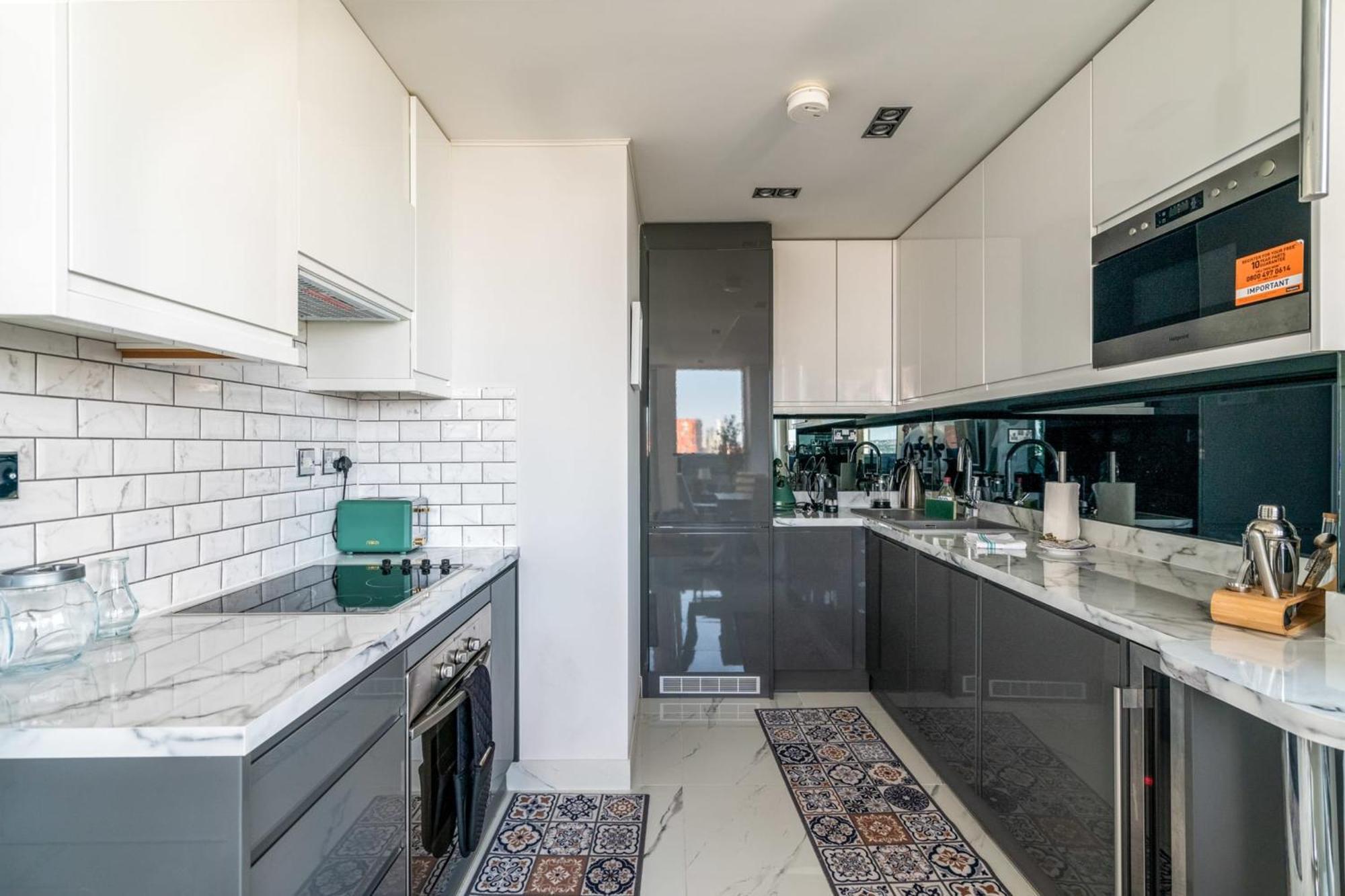 Canary Wharf Retreat With Free Secure Parking *