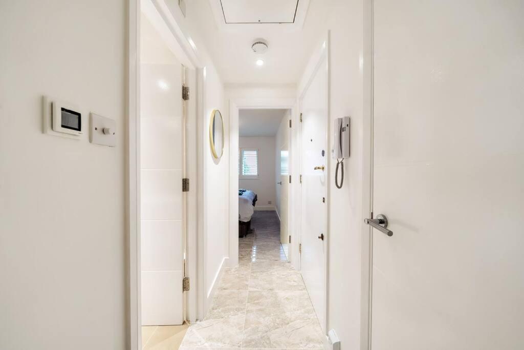 Stylish Contemporary 1 Bed Flat Near Bridge Apartment *