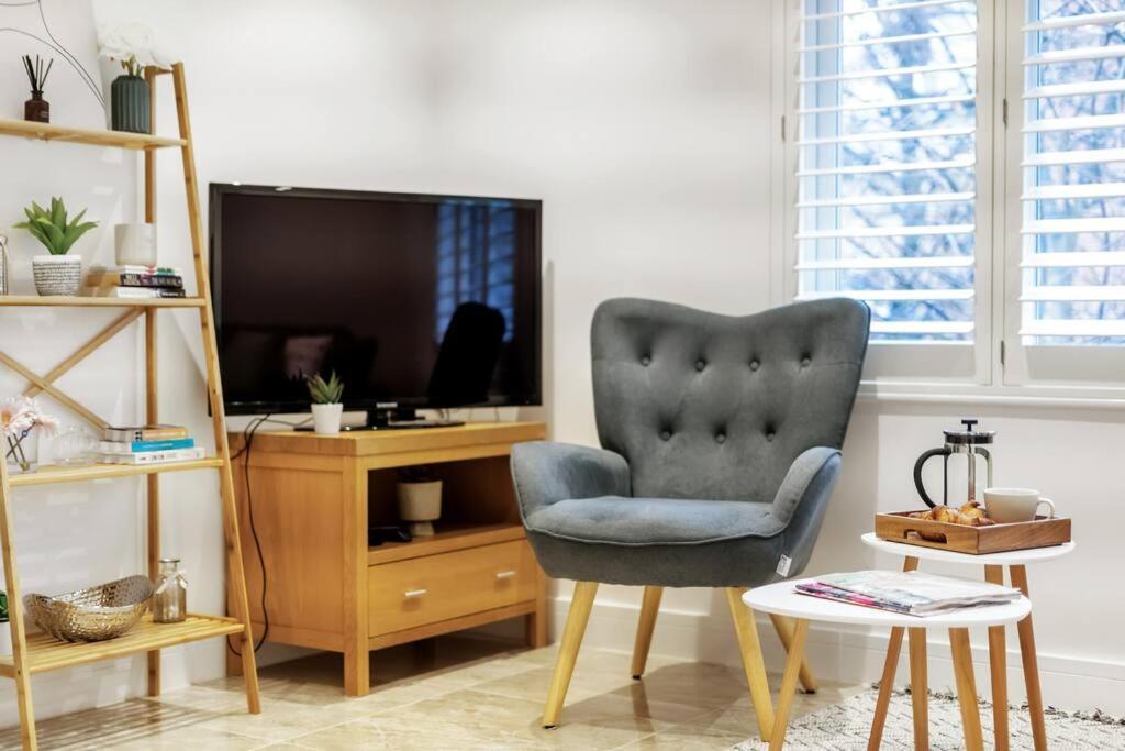 Apartment Stylish Contemporary 1 Bed Flat Near Bridge