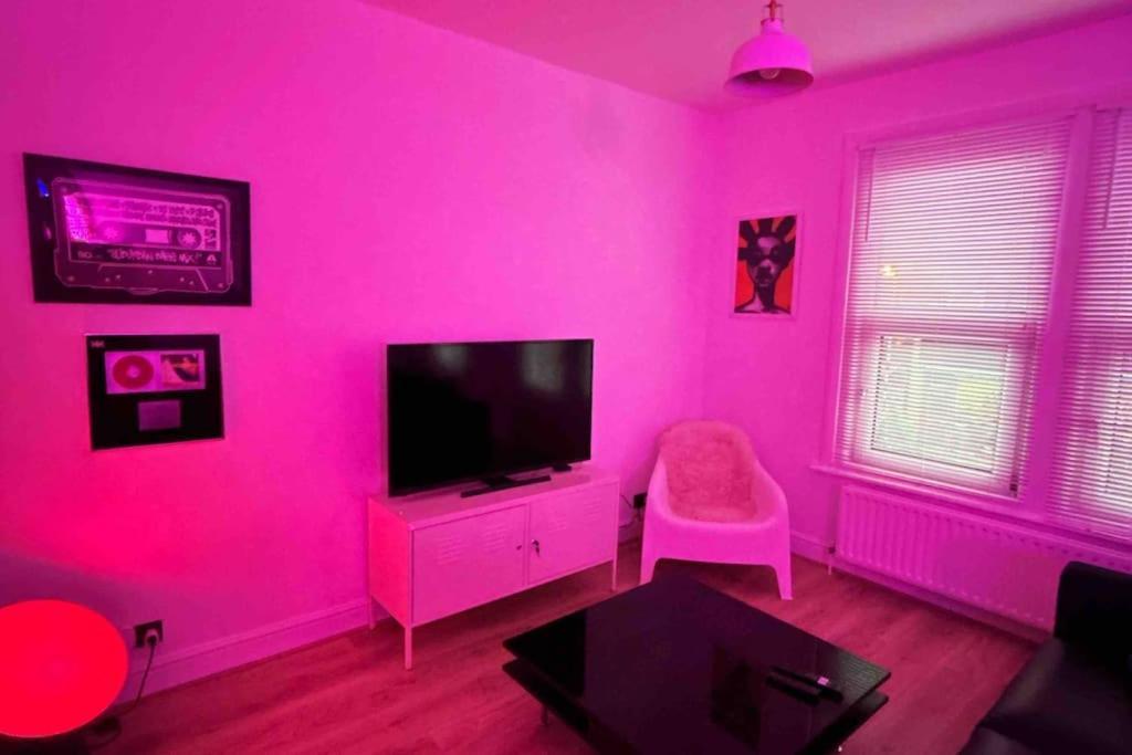 Appartement Flat Next To Central Line Underground Station Londres