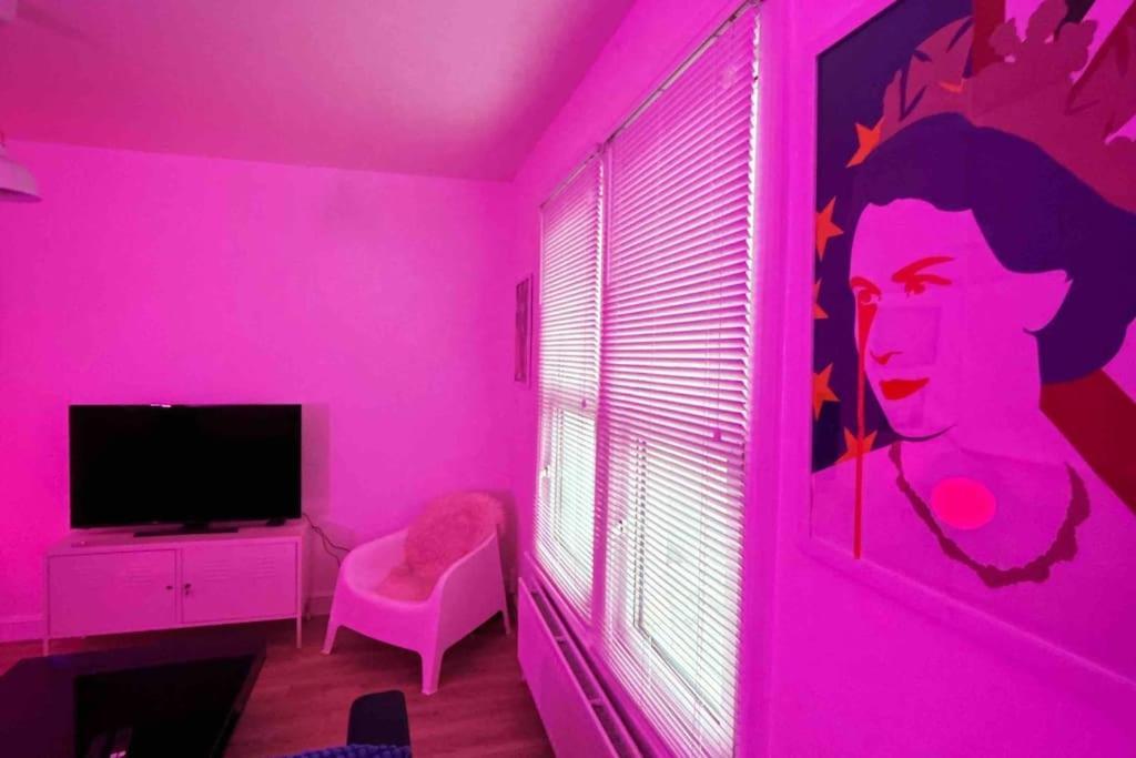 Appartement Flat Next To Central Line Underground Station *