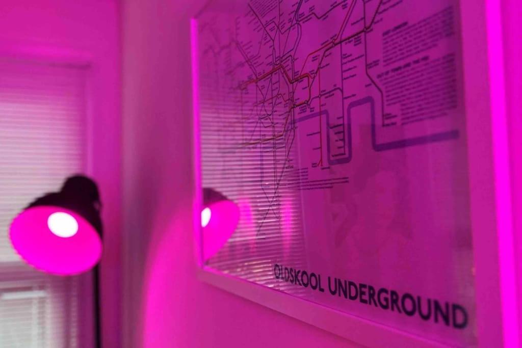 Flat Next To Central Line Underground Station Londres