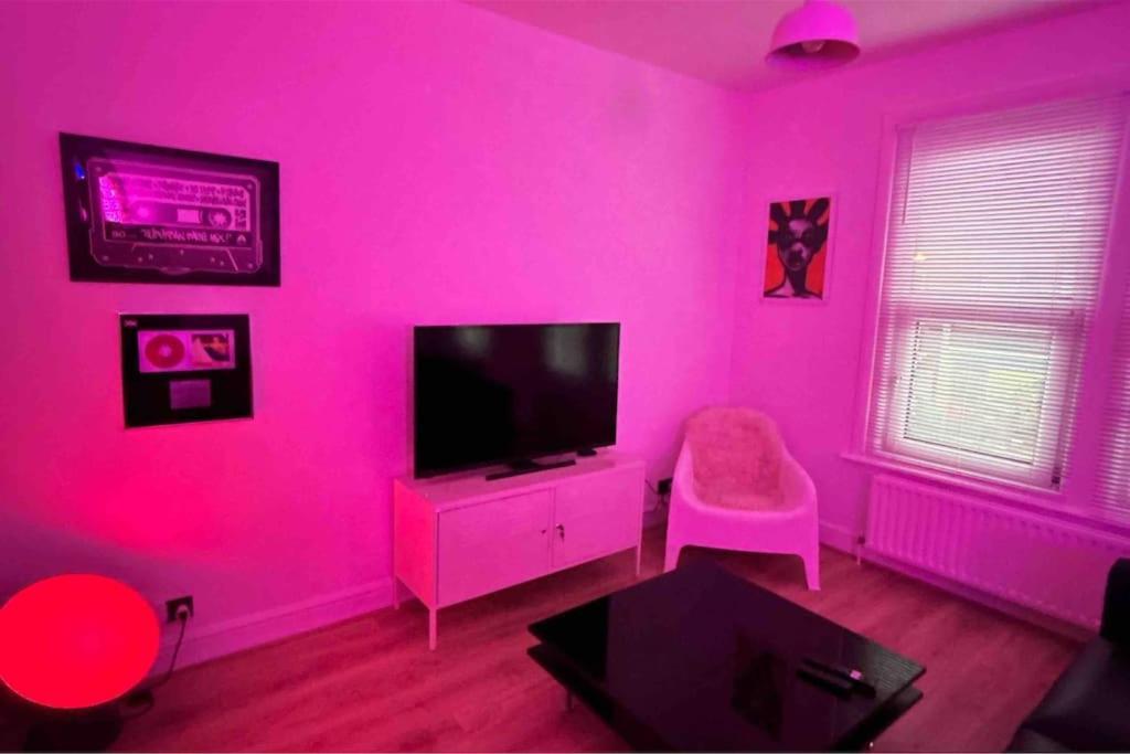 Appartement Flat Next To Central Line Underground Station Londres