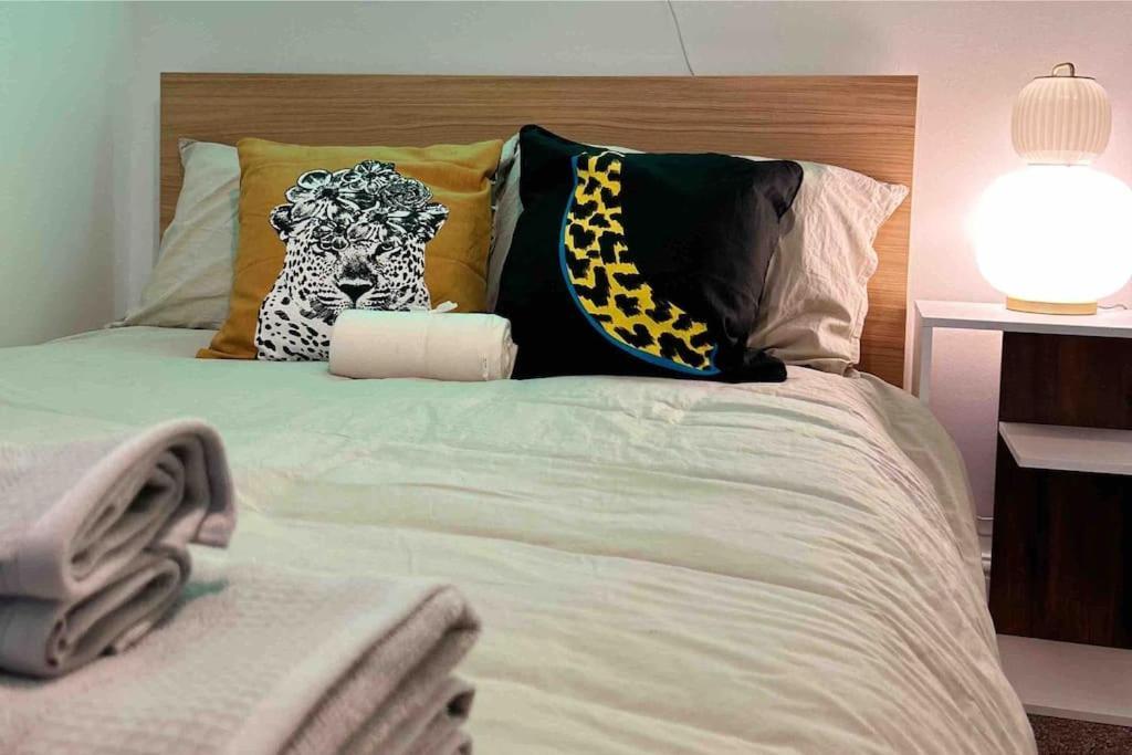 Flat Next To Central Line Underground Station Appartement Londres