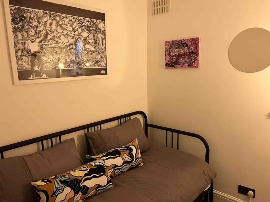 Flat Next To Central Line Underground Station Appartement