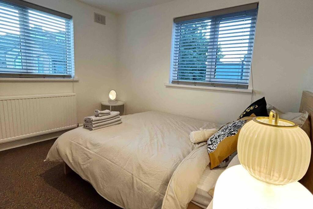 Flat Next To Central Line Underground Station Appartement