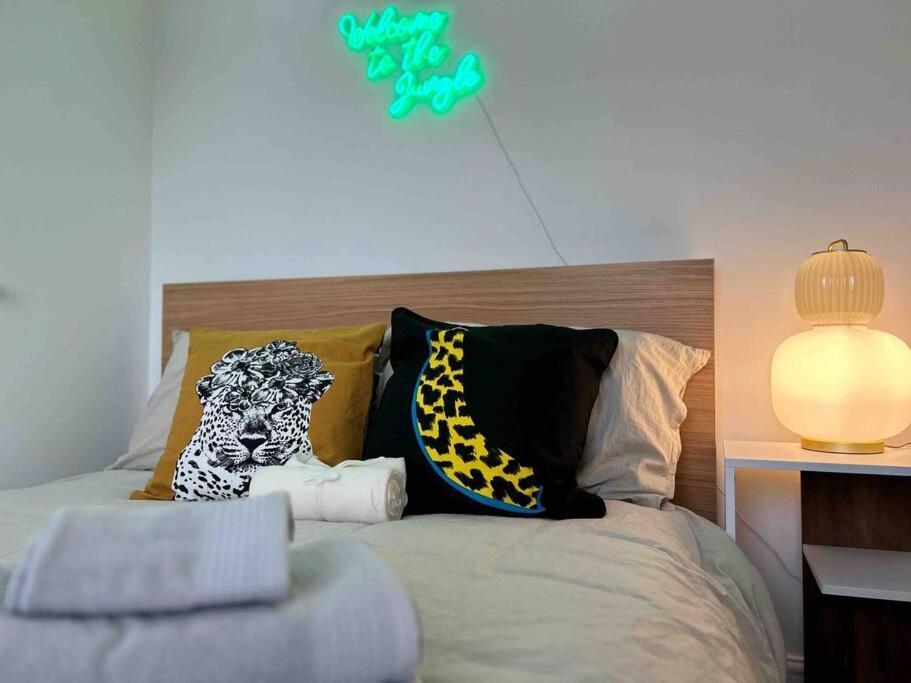 Appartement Flat Next To Central Line Underground Station Londres