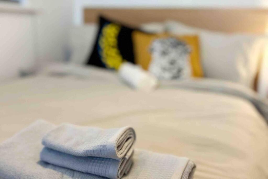 Flat Next To Central Line Underground Station Appartement