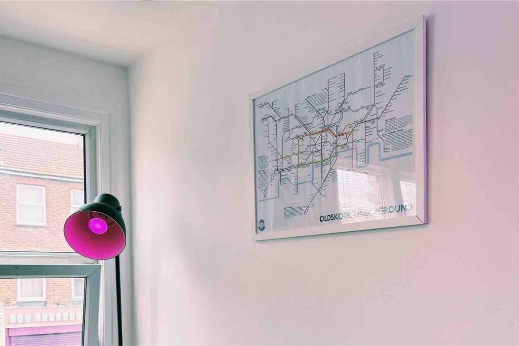 Appartement Flat Next To Central Line Underground Station Londres