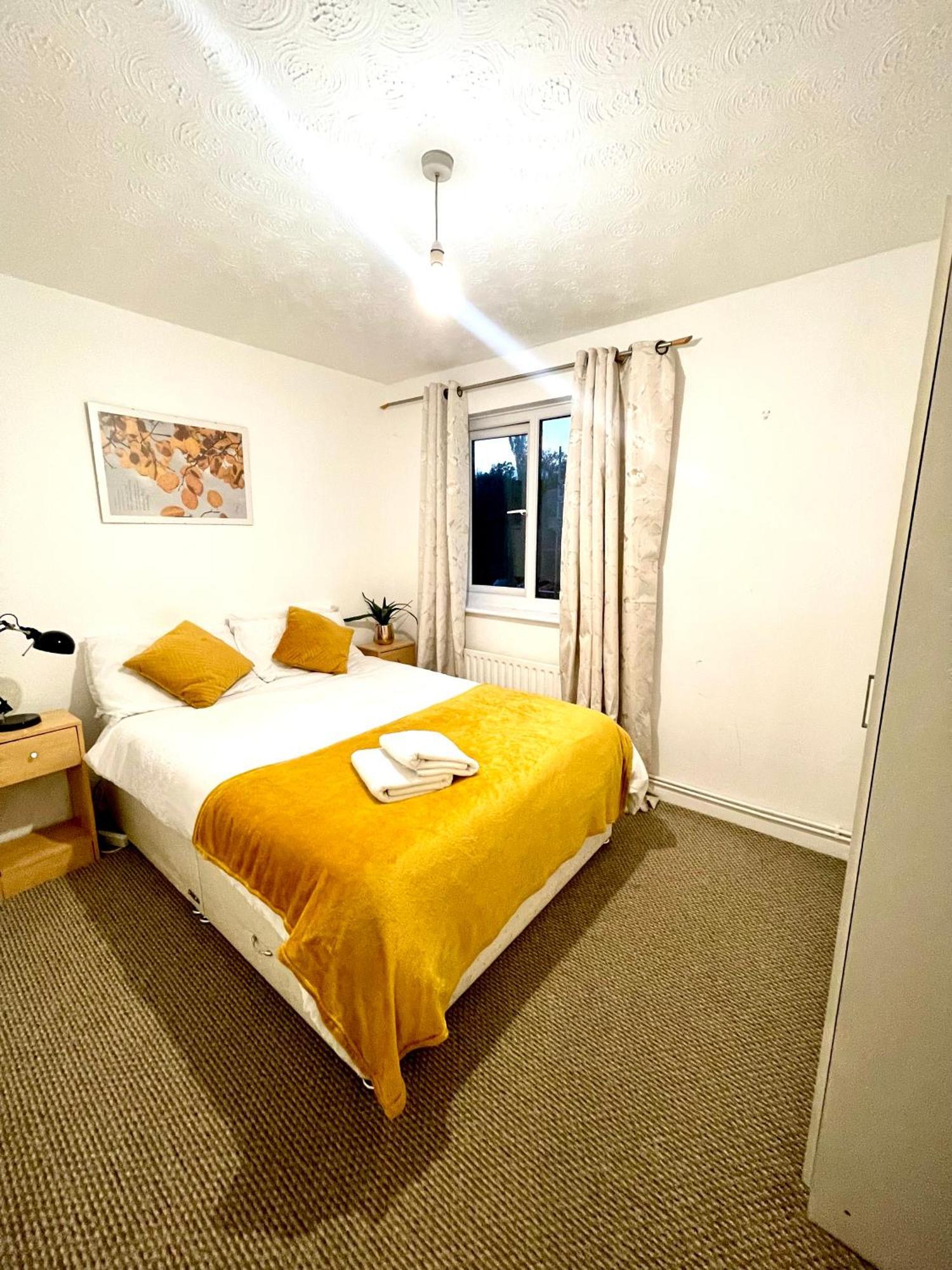 2 Bed Flat Privite In Canada Water