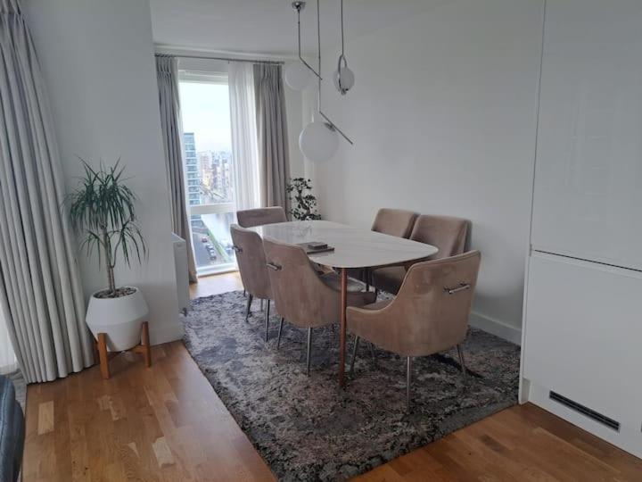 Habitación en casa particular Cozy Double With Large En Near Canary Wharf With Amazing Views In A Shared *