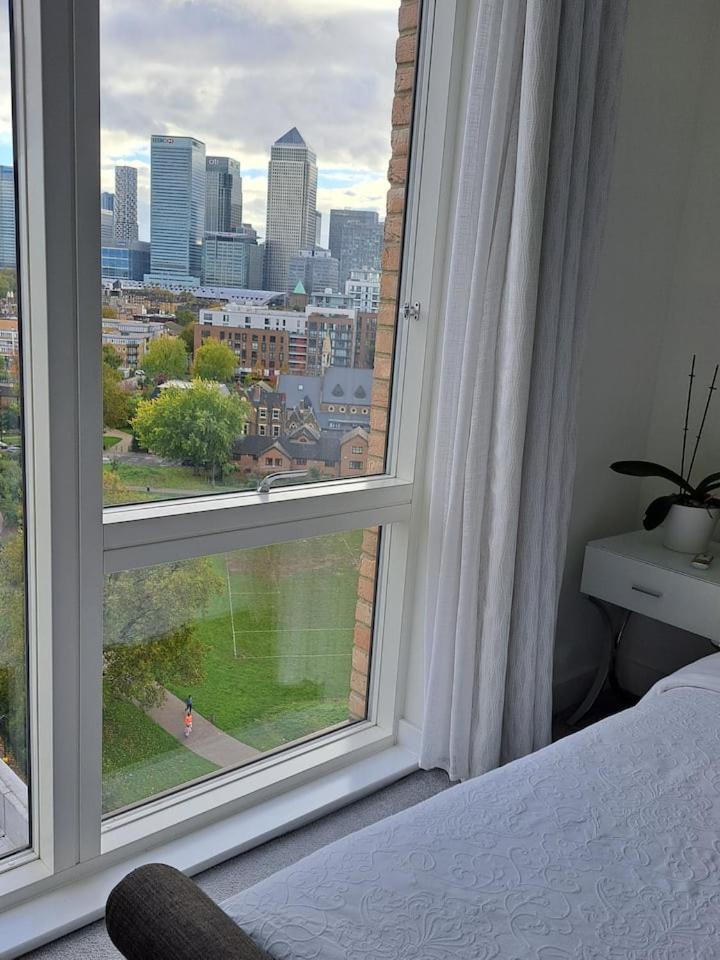 Cozy Double With Large En Near Canary Wharf With Amazing Views In A Shared Habitación en casa particular Londres