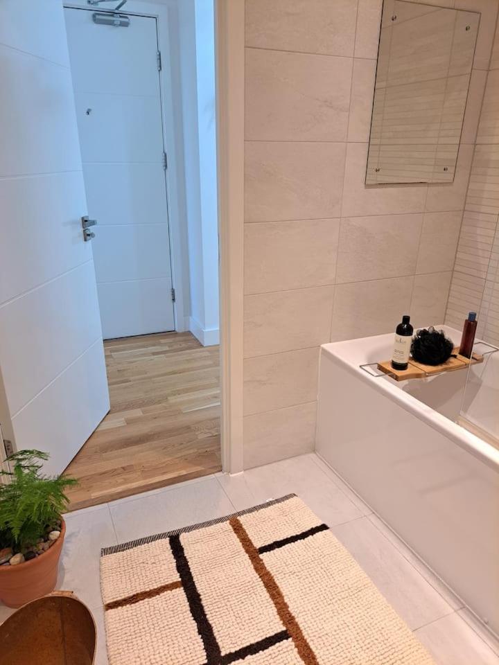 Habitación en casa particular Cozy Double With Large En Near Canary Wharf With Amazing Views In A Shared *
