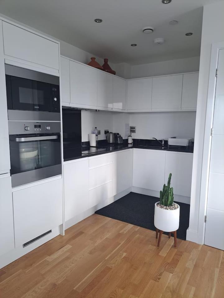 Cozy Double With Large En Near Canary Wharf With Amazing Views In A Shared * Londres