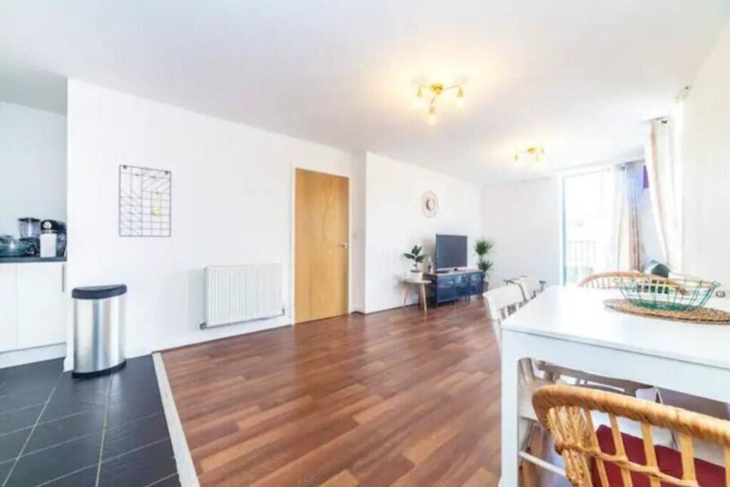 Charming 2 Bed Flat Near Greenwich Apartment London