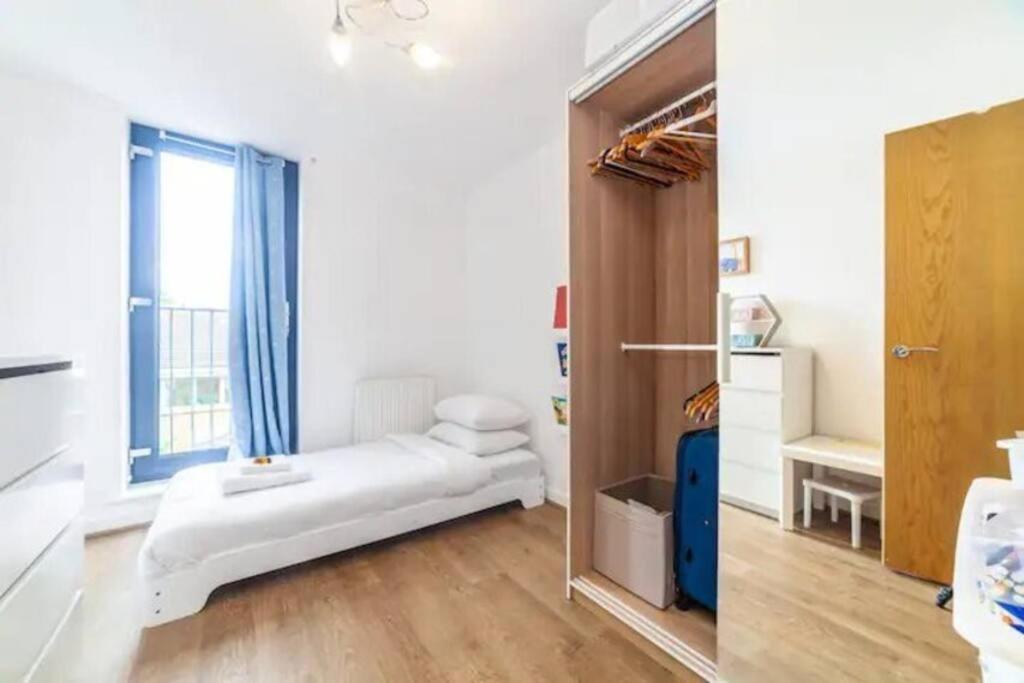Charming 2 Bed Flat Near Greenwich Apartment