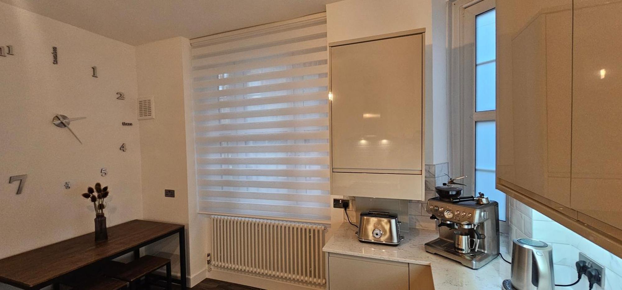Accommodatie bij particulieren Tower Bridge Spacious King Bedroom With Extra Large Windows Londen