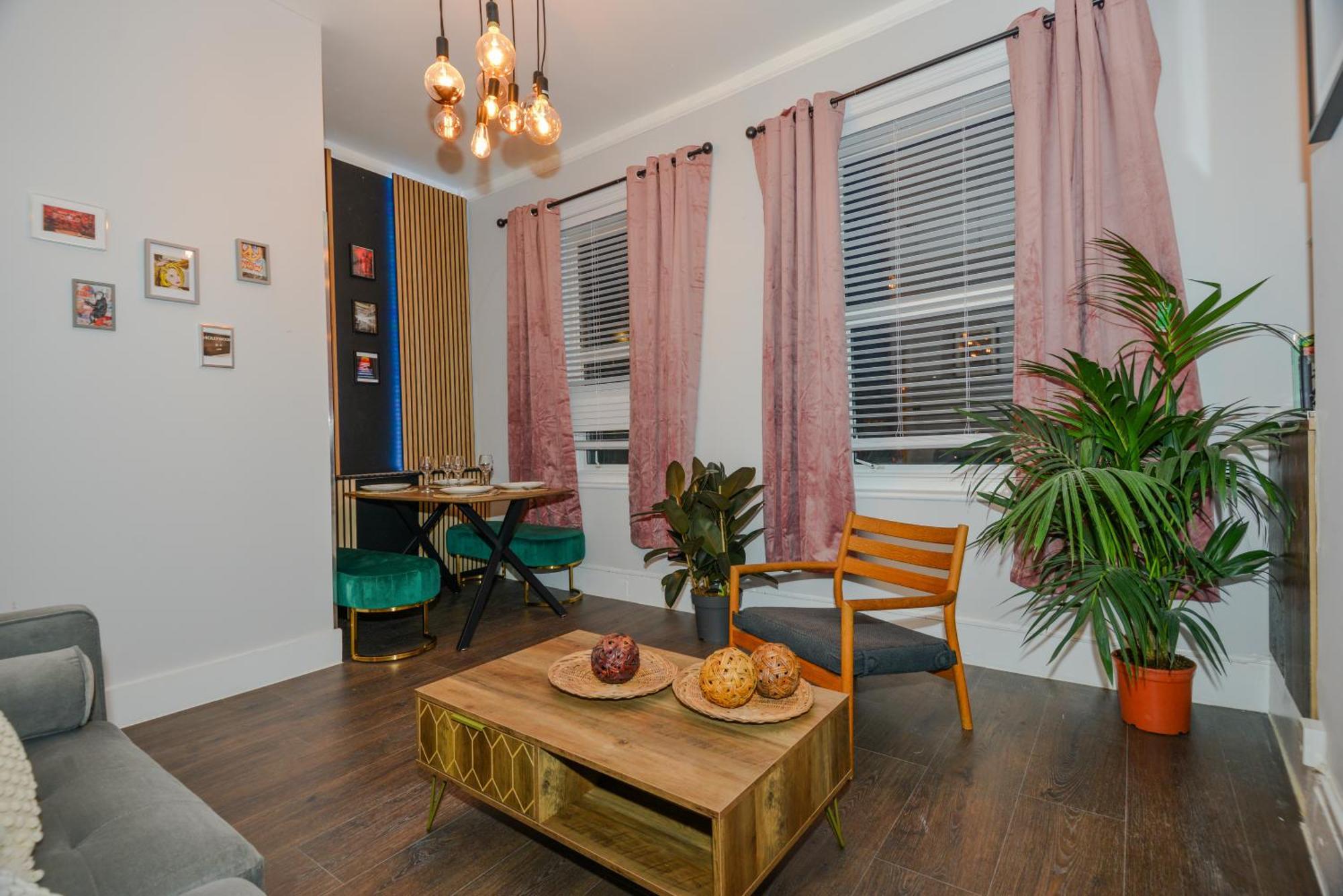 Cosy 1 Bedroom For Small Families Apartment *