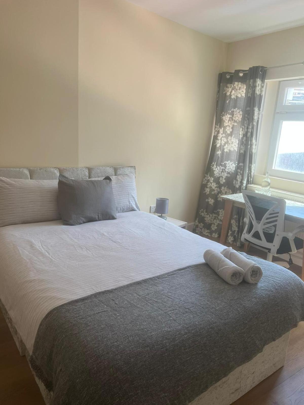 Homestay Affordable In Shared Flat, Bridge