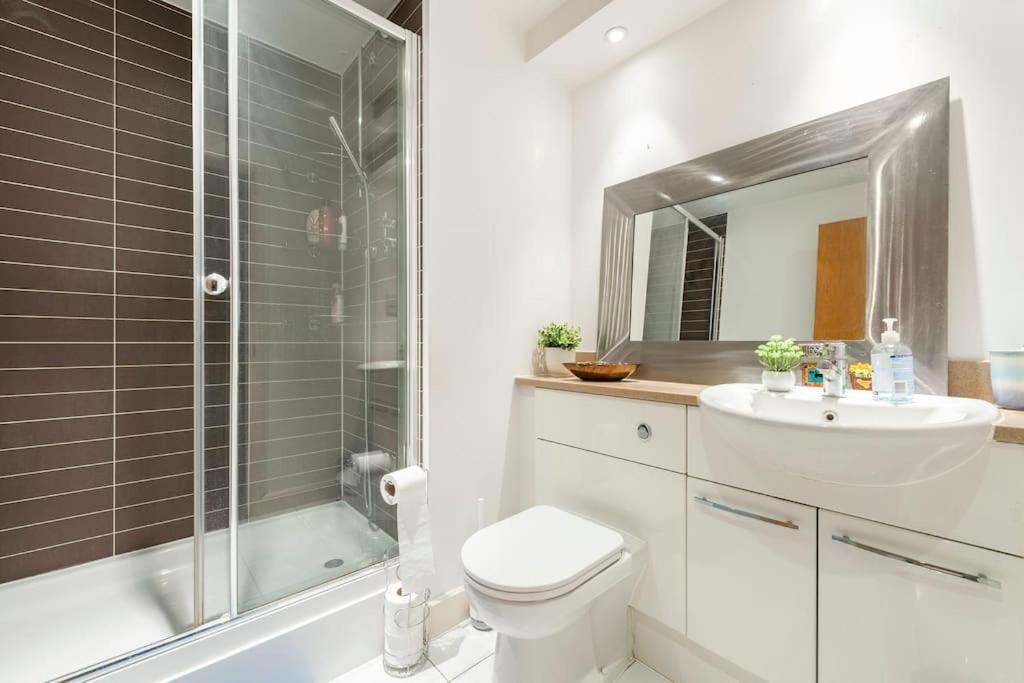 Skylineviews 2 Bed 2 Bath Flat Near Canary Wharf, O2 & Excel Apartment