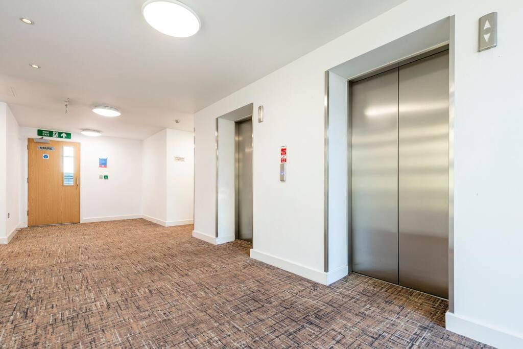 Skylineviews 2 Bed 2 Bath Flat Near Canary Wharf, O2 & Excel Apartment London