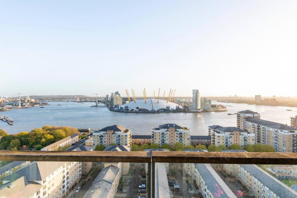Skylineviews 2 Bed 2 Bath Flat Near Canary Wharf, O2 & Excel Apartment London