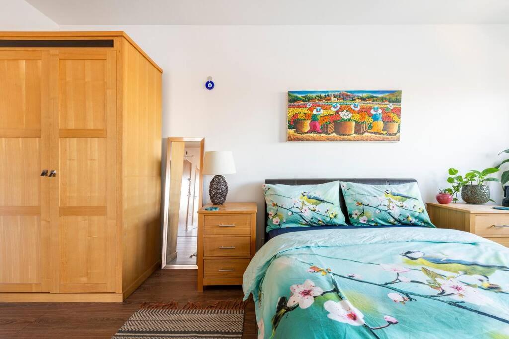 Skylineviews 2 Bed 2 Bath Flat Near Canary Wharf, O2 & Excel Apartment