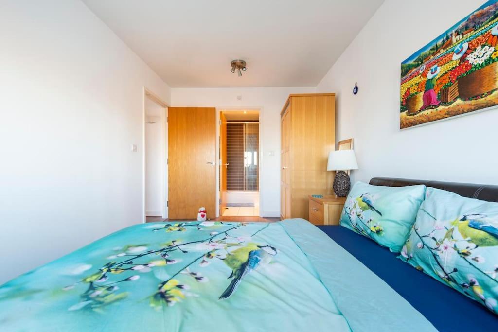 Skylineviews 2 Bed 2 Bath Flat Near Canary Wharf, O2 & Excel Apartment London