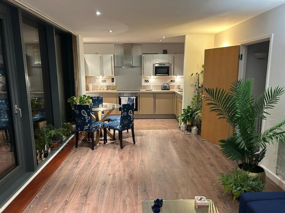 Skylineviews 2 Bed 2 Bath Flat Near Canary Wharf, O2 & Excel Apartment London