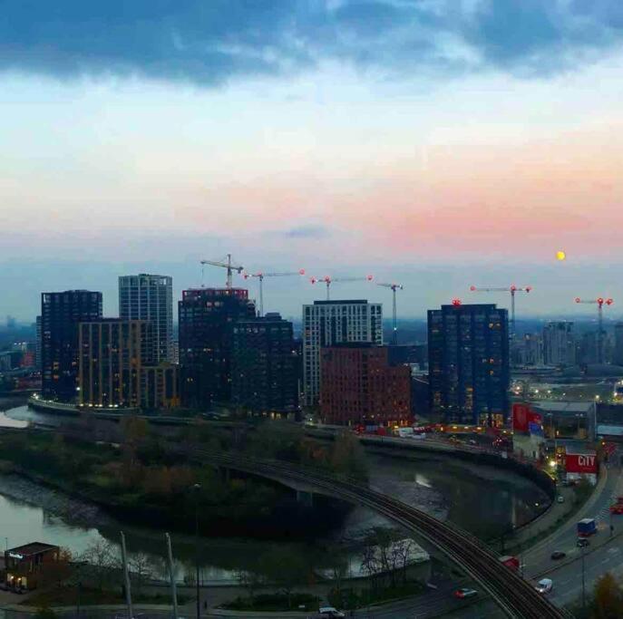 Apartment Skylineviews 2 Bed 2 Bath Flat Near Canary Wharf, O2 & Excel