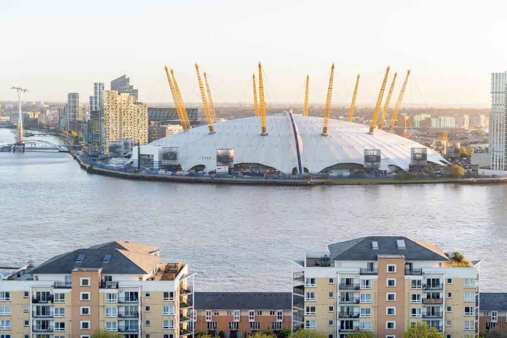 Skylineviews 2 Bed 2 Bath Flat Near Canary Wharf, O2 & Excel Apartment