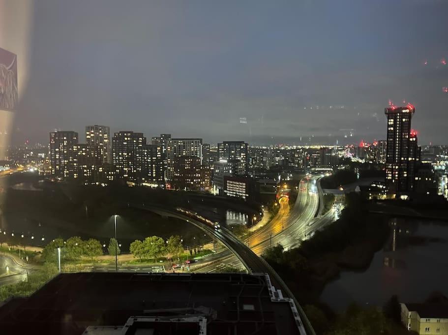 Skylineviews 2 Bed 2 Bath Flat Near Canary Wharf, O2 & Excel * London