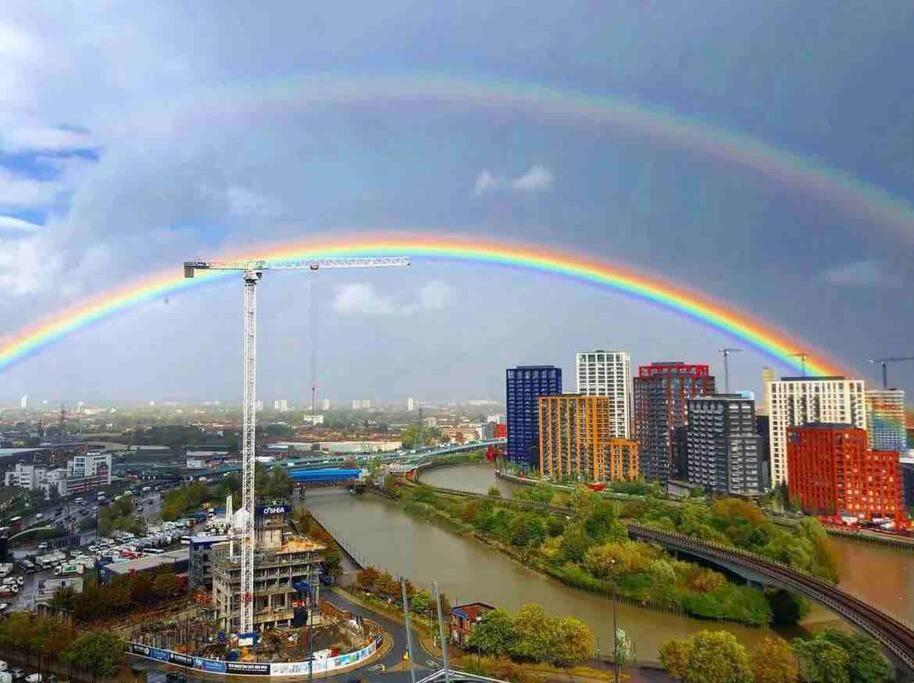 Skylineviews 2 Bed 2 Bath Flat Near Canary Wharf, O2 & Excel Apartment London