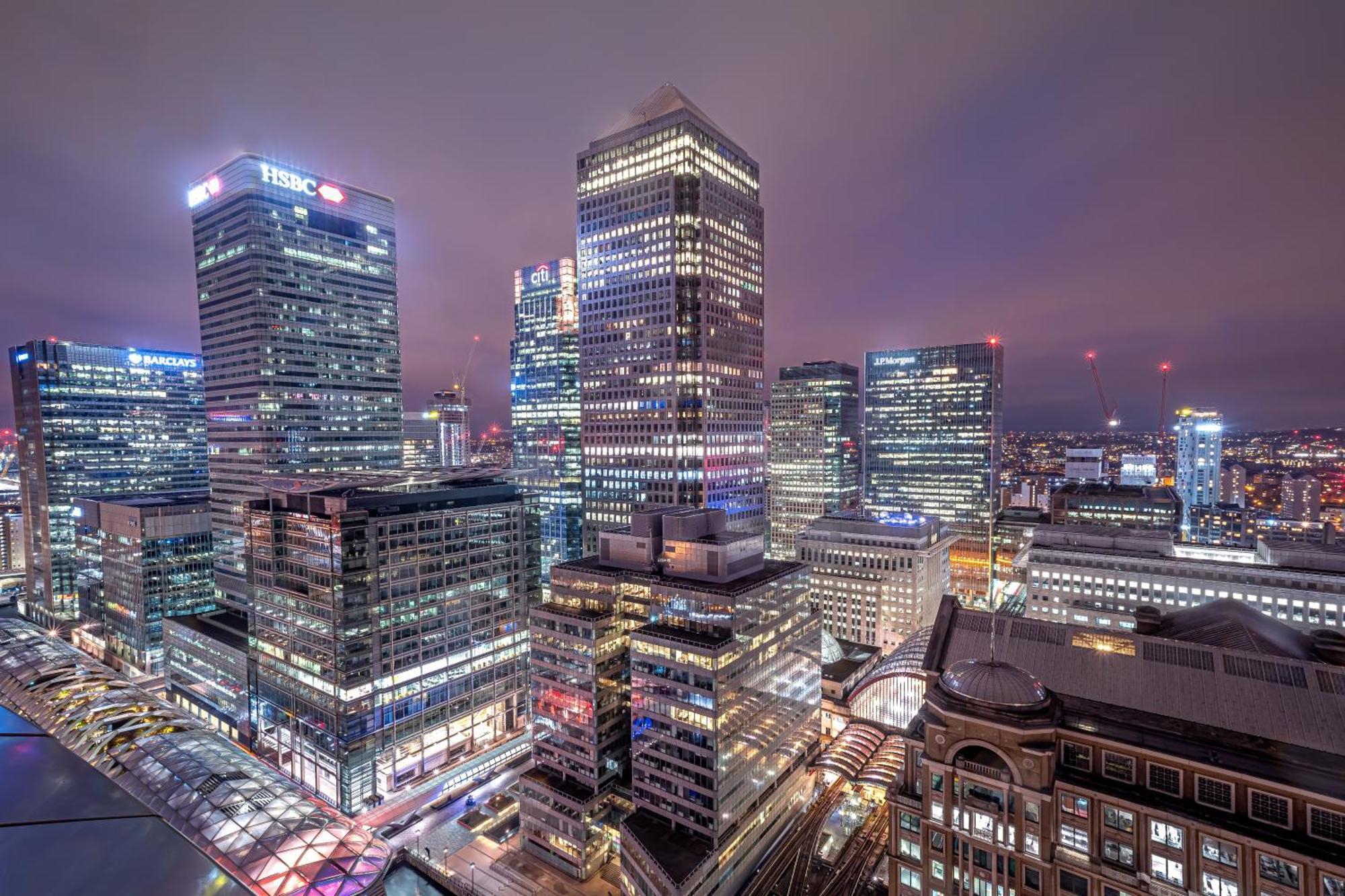 Stunning 2 Bed - Canary Wharf Apartment *