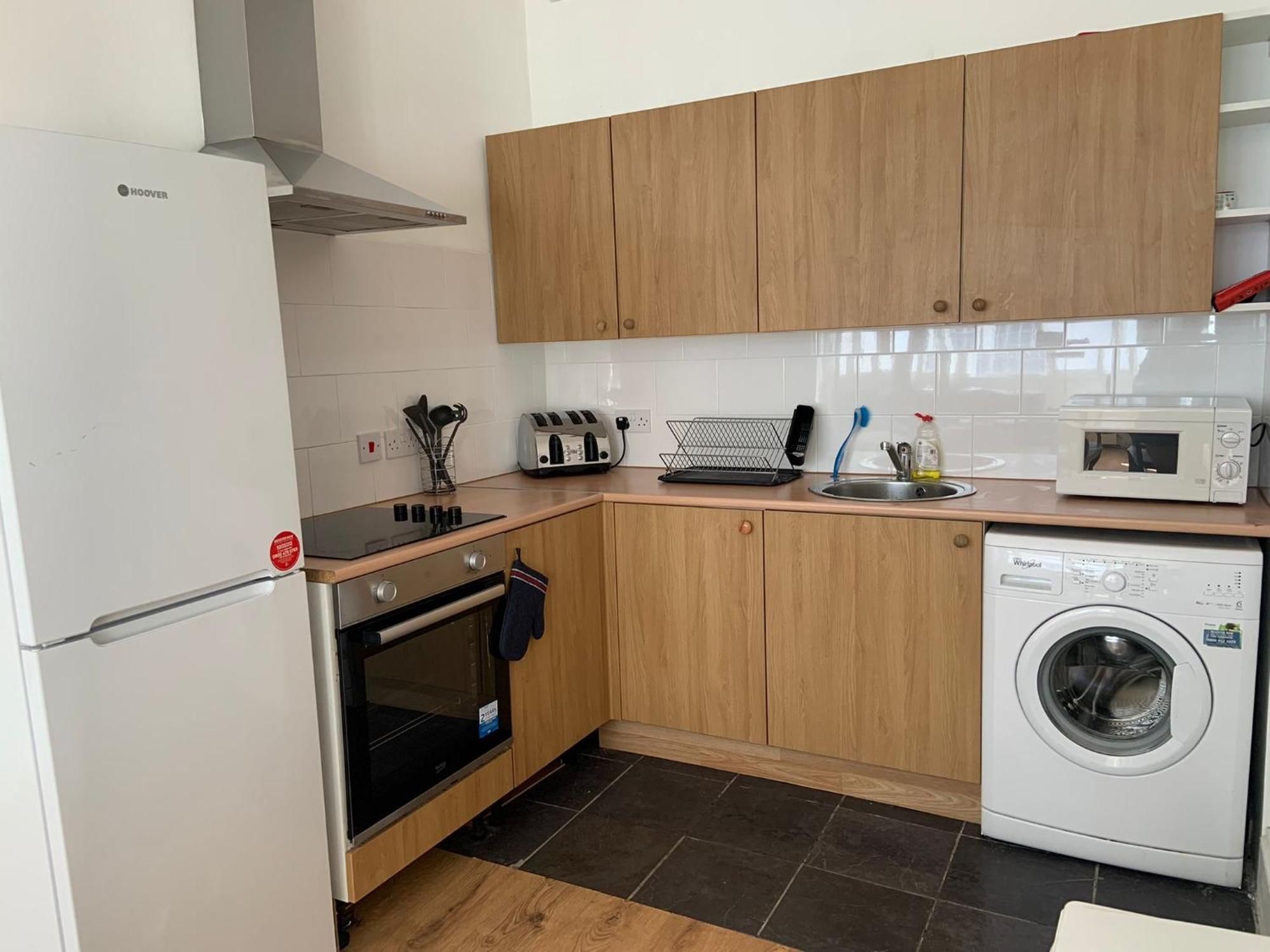 Homestay Affordable In Shared Flat, Bridge London