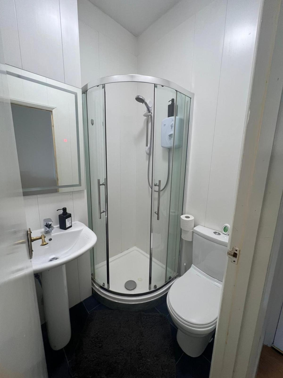 Affordable In Shared Flat, Bridge Homestay