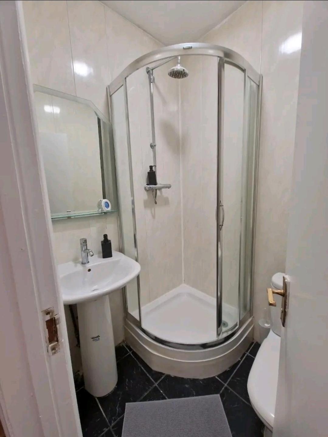 Affordable In Shared Flat, Bridge *
