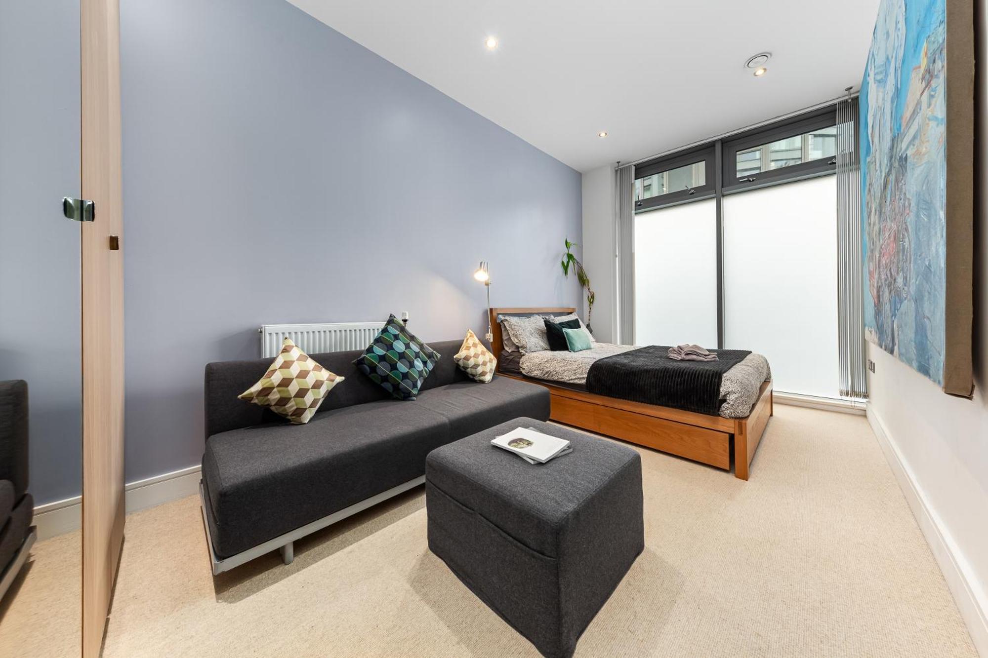 Trendy 2 Bed Flat In Greenwich With Car Parking Apartment