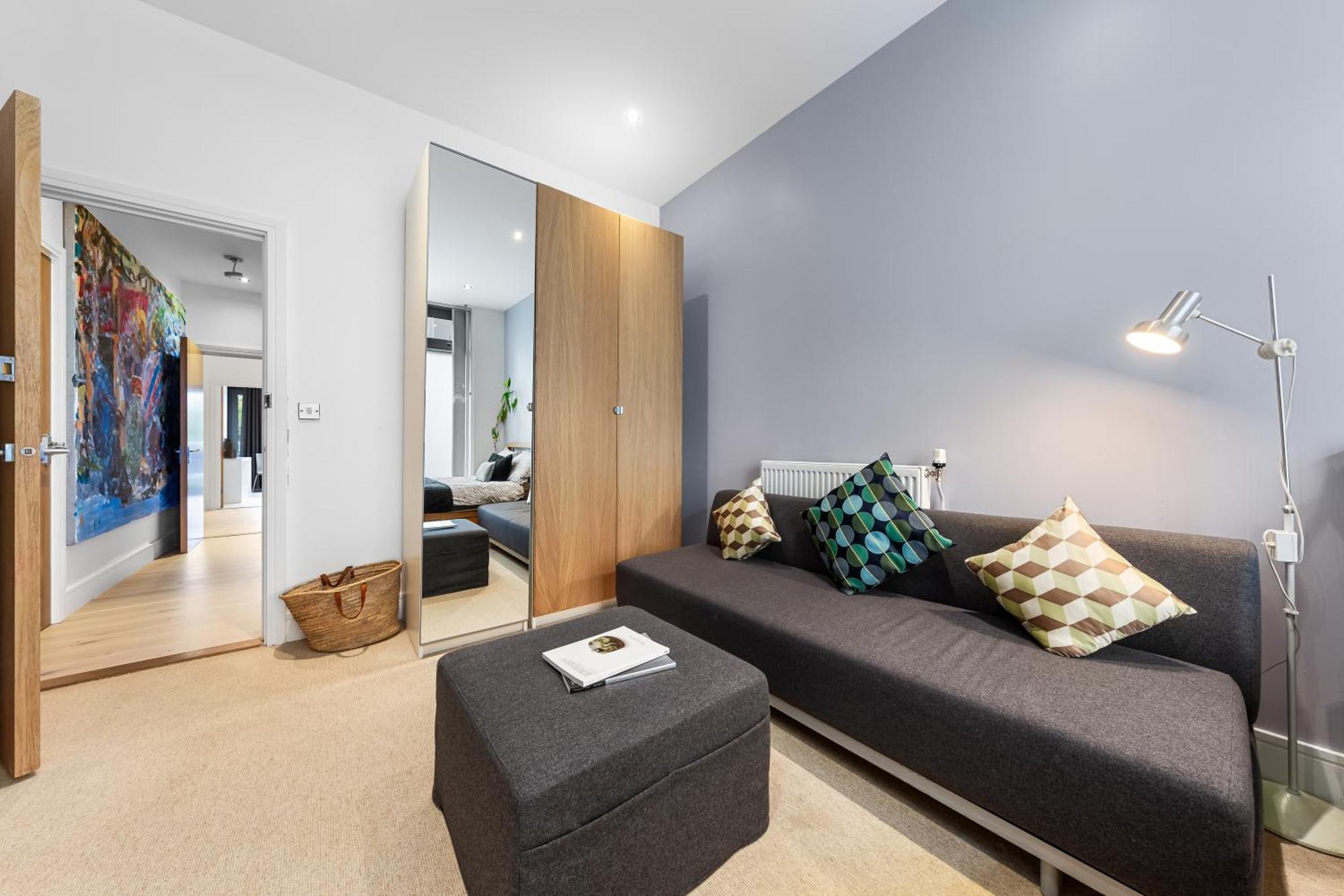 Trendy 2 Bed Flat In Greenwich With Car Parking Apartment London