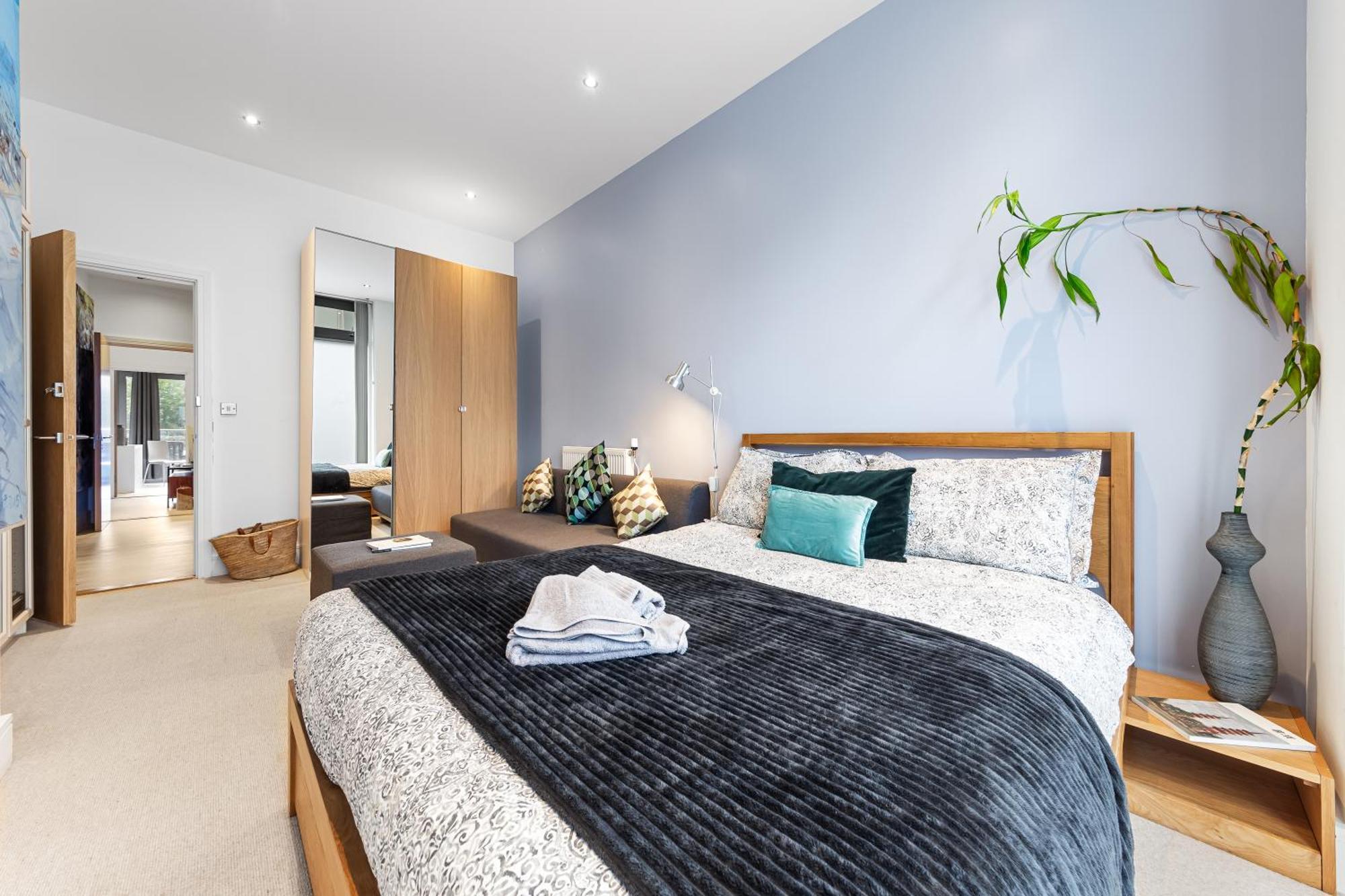 Trendy 2 Bed Flat In Greenwich With Car Parking Apartment London
