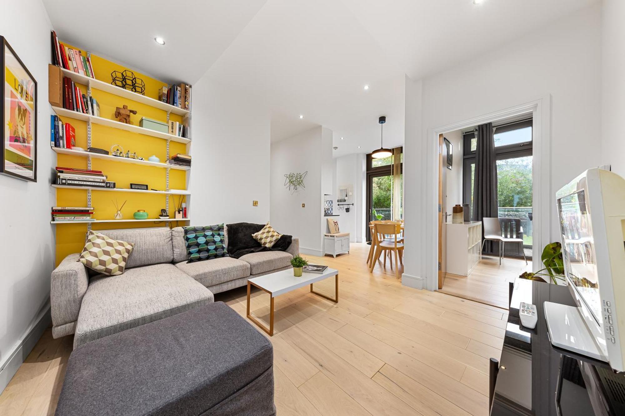 Trendy 2 Bed Flat In Greenwich With Car Parking Apartment