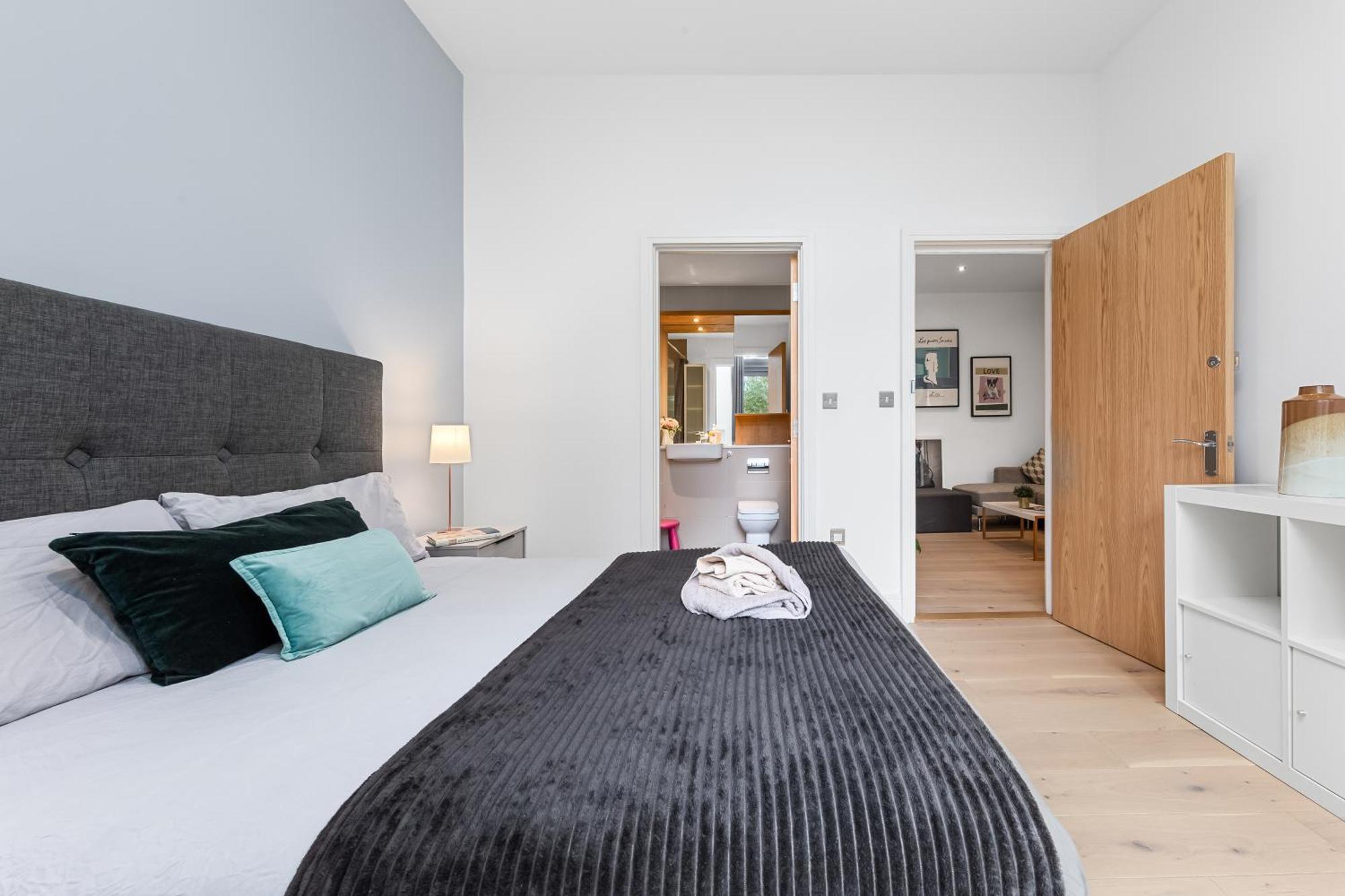 Trendy 2 Bed Flat In Greenwich With Car Parking Apartment *