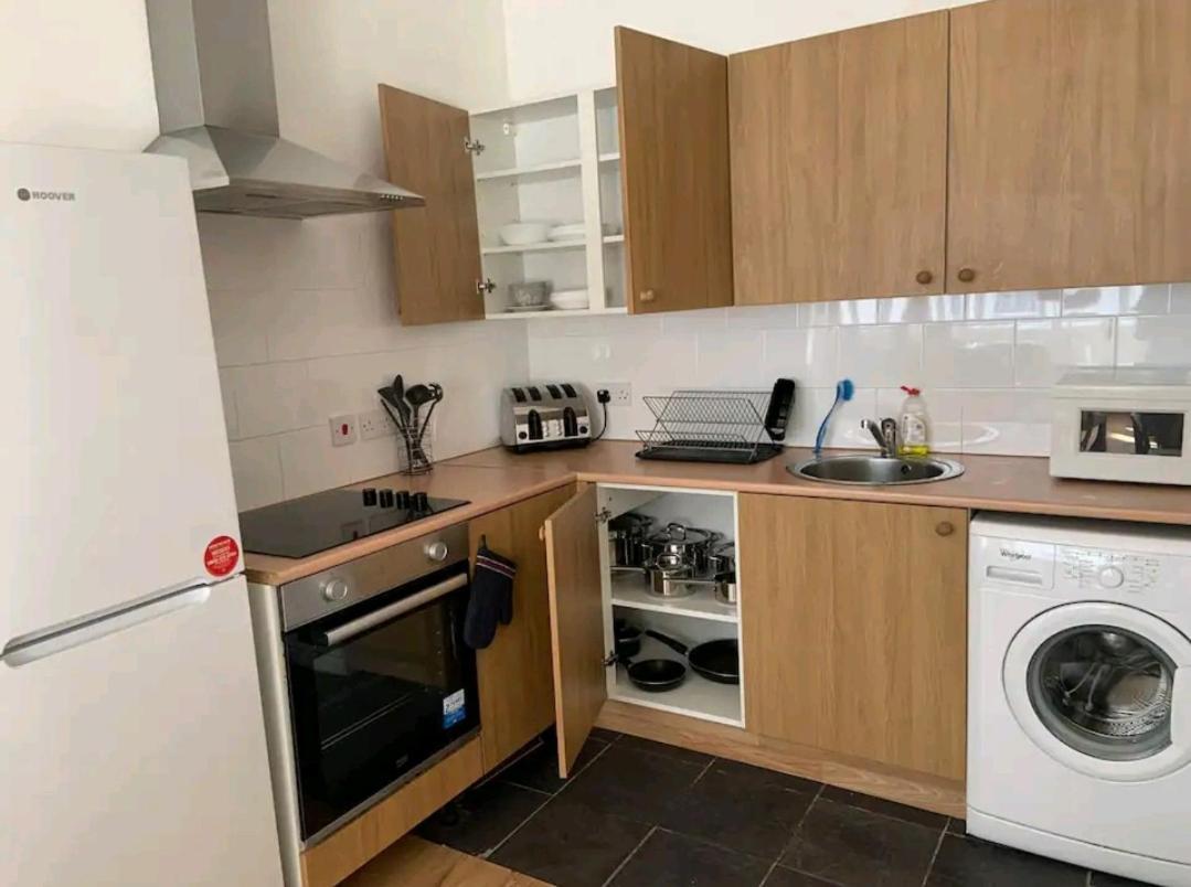 Homestay Affordable In Shared Flat, Bridge London