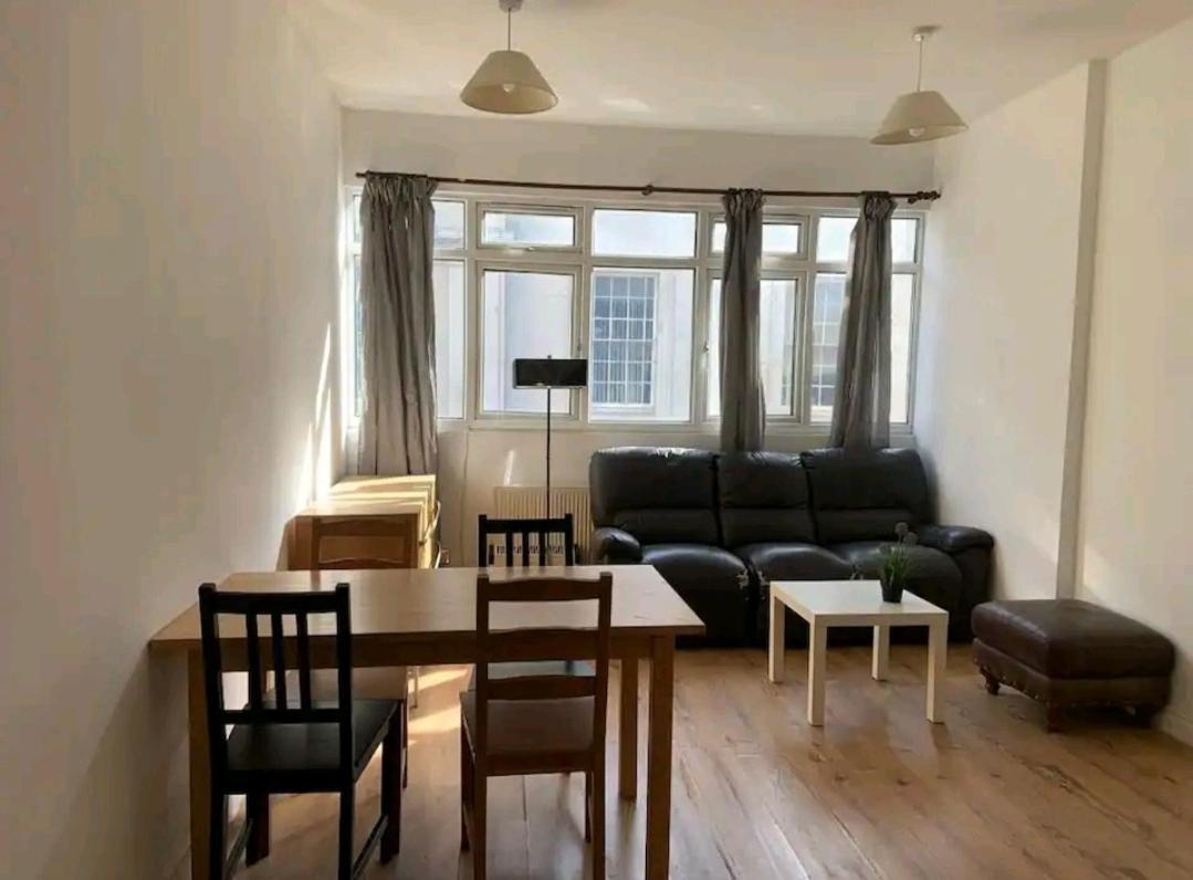 Homestay Affordable In Shared Flat, Bridge London