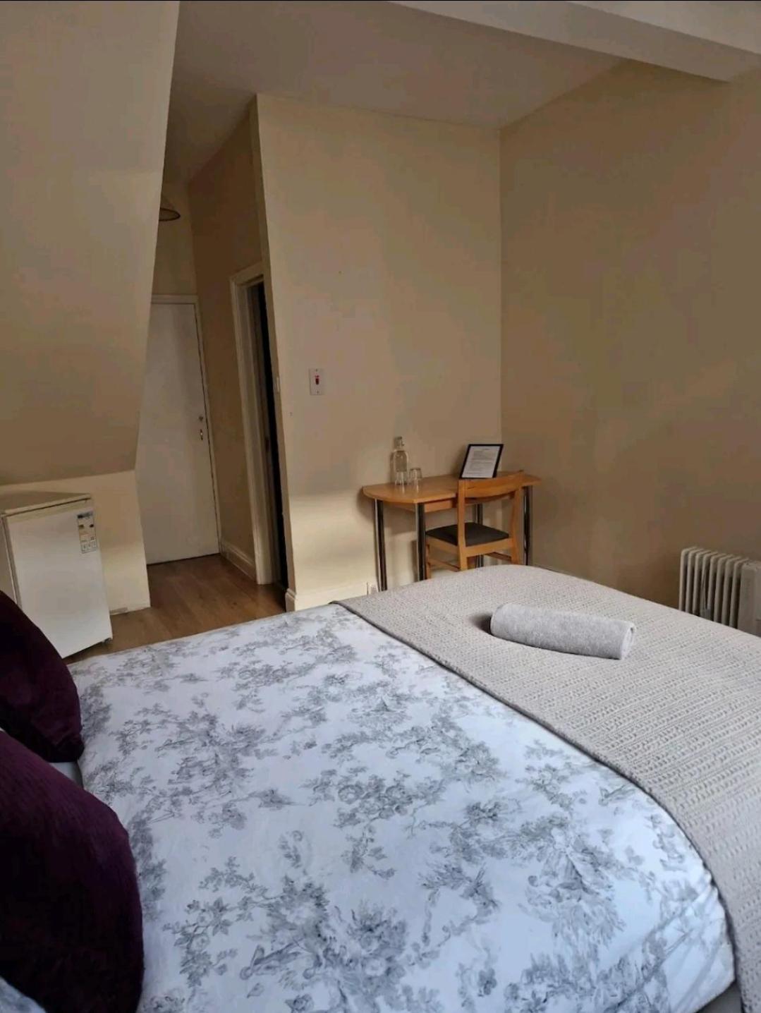 Homestay Affordable In Shared Flat, Bridge