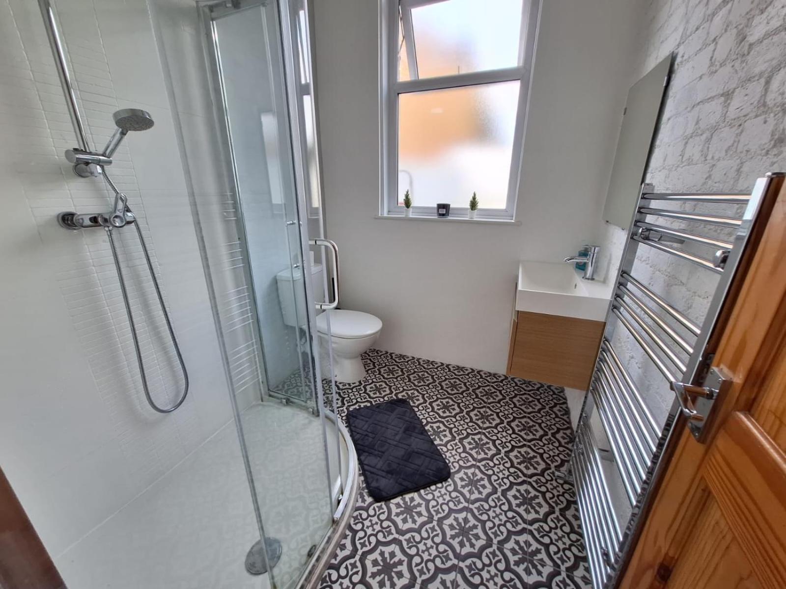Modern Ground Floor Flat - 15 Min To Central Apartment *