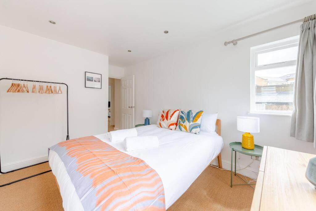 Modern 1bd Flat - 15 Min Walk To Bridge * Londres