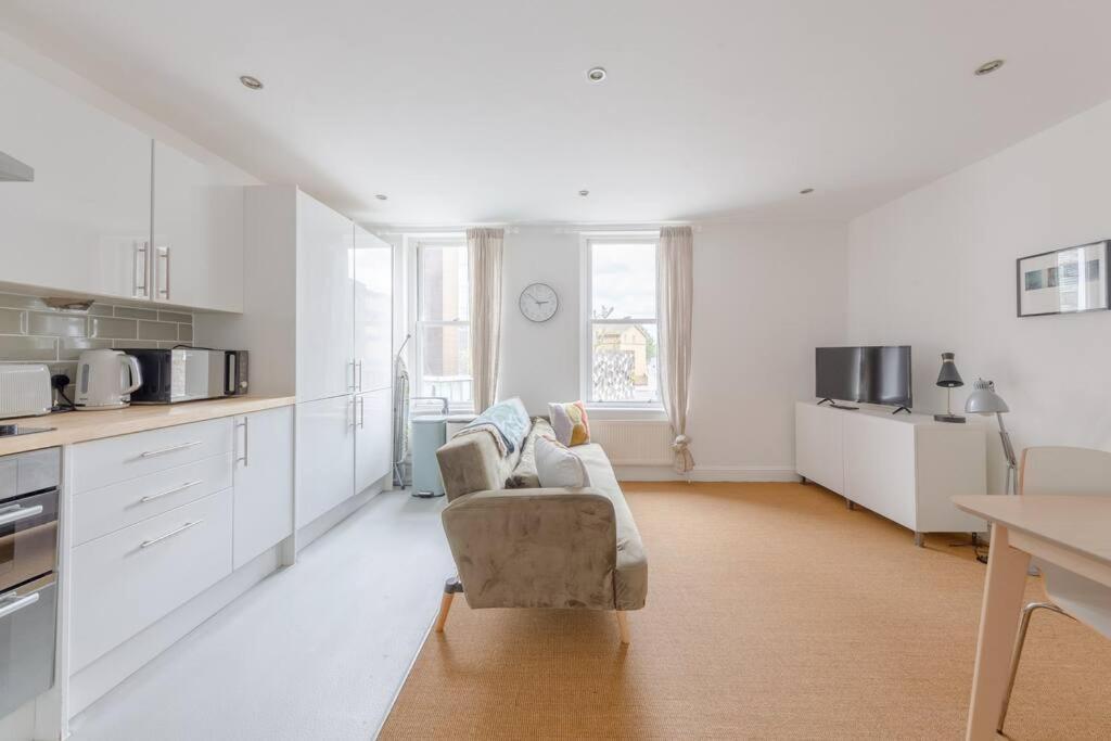 Apartamento Modern 1bd Flat - 15 Min Walk To Bridge