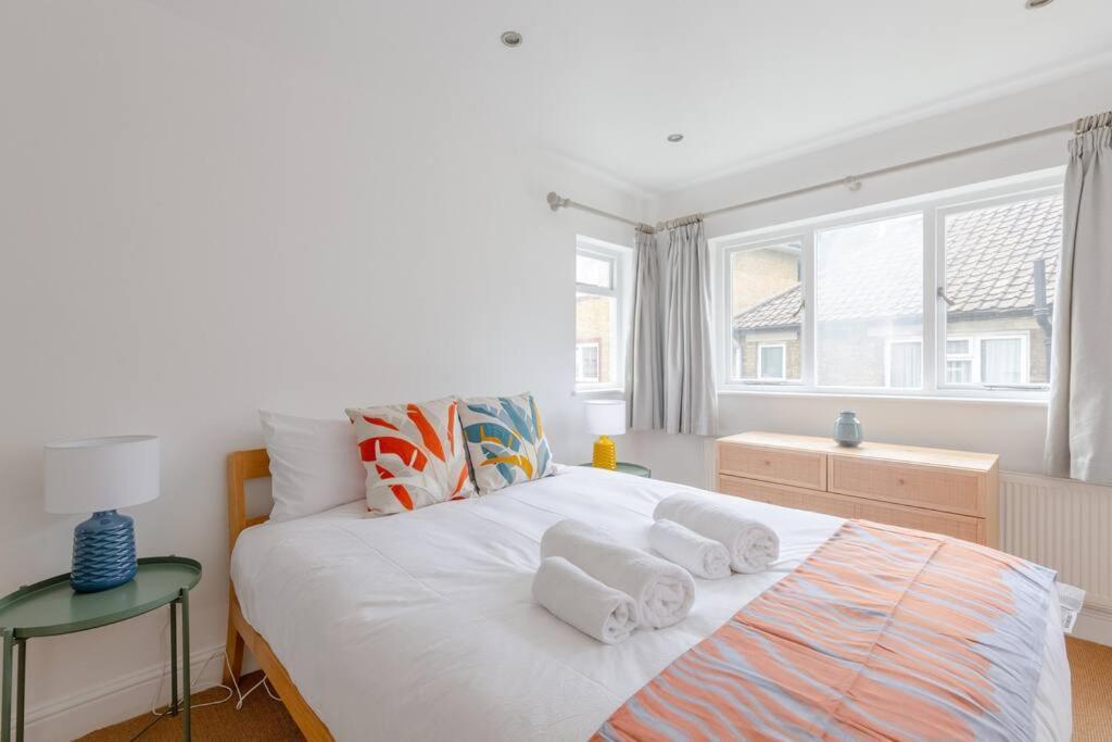 Apartamento Modern 1bd Flat - 15 Min Walk To Bridge *