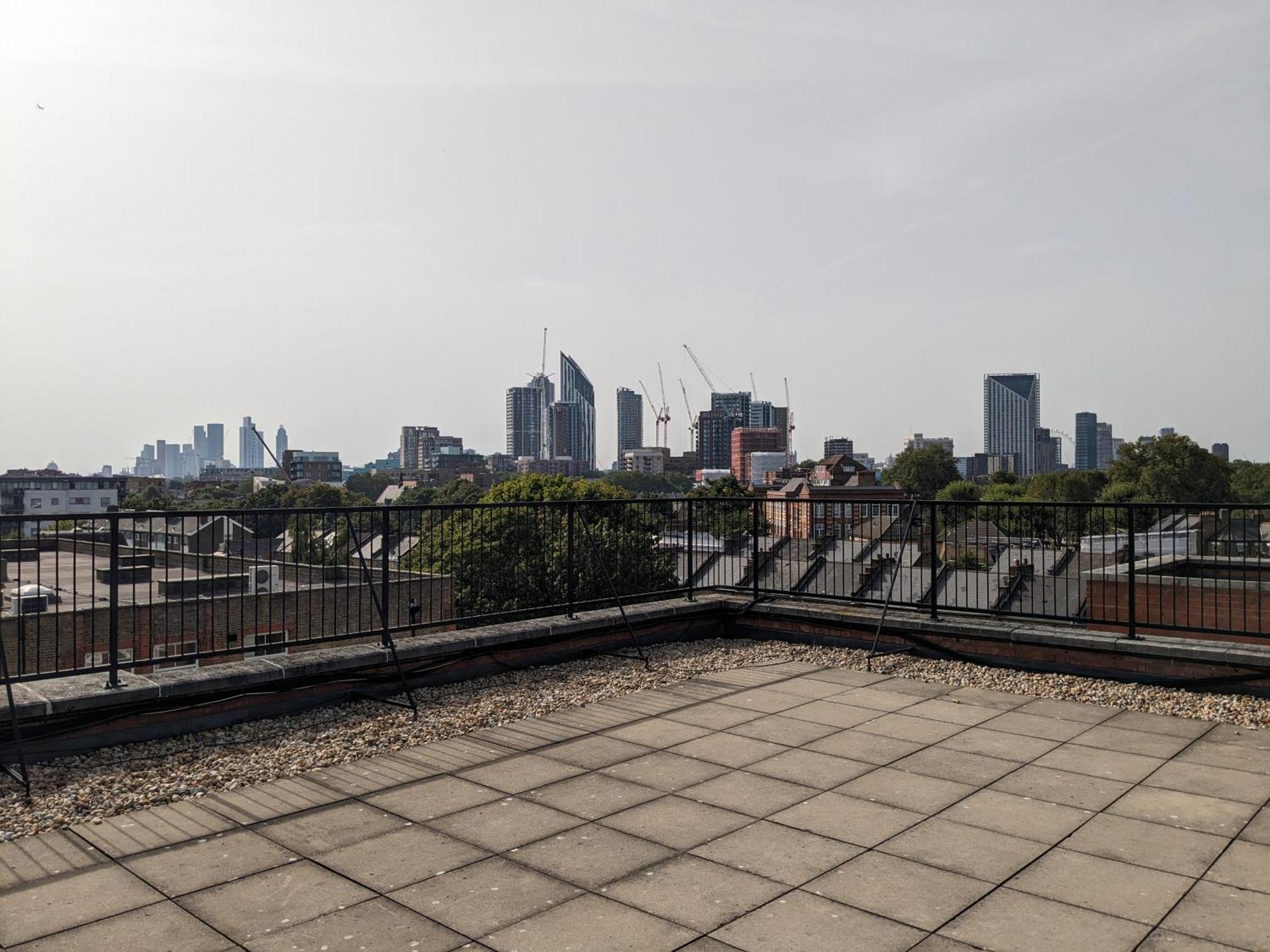 Apartment High-ceiling Flat With Rooftop & Skyline View London